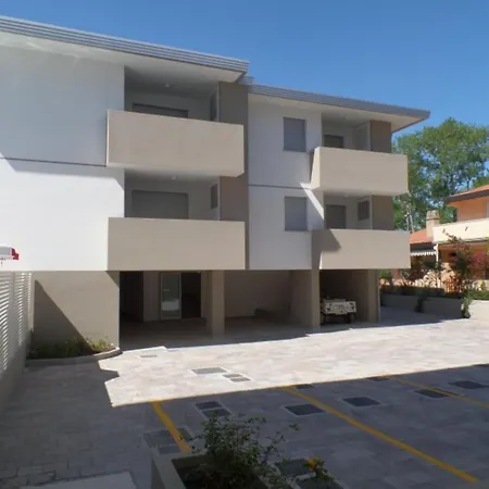 Apartamento New Flat In A With Pool And Jacuzzi Bibione
