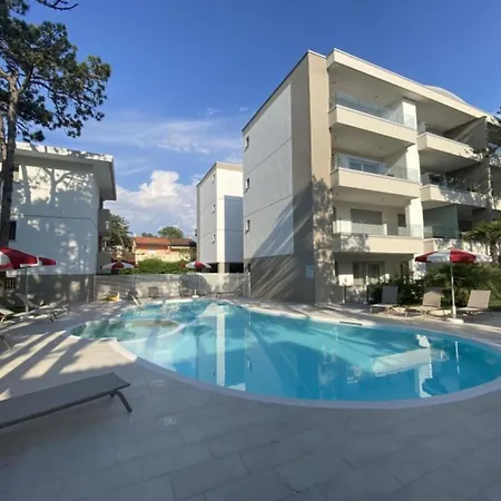 New Flat In A With Pool And Jacuzzi Μπιμπιόνε